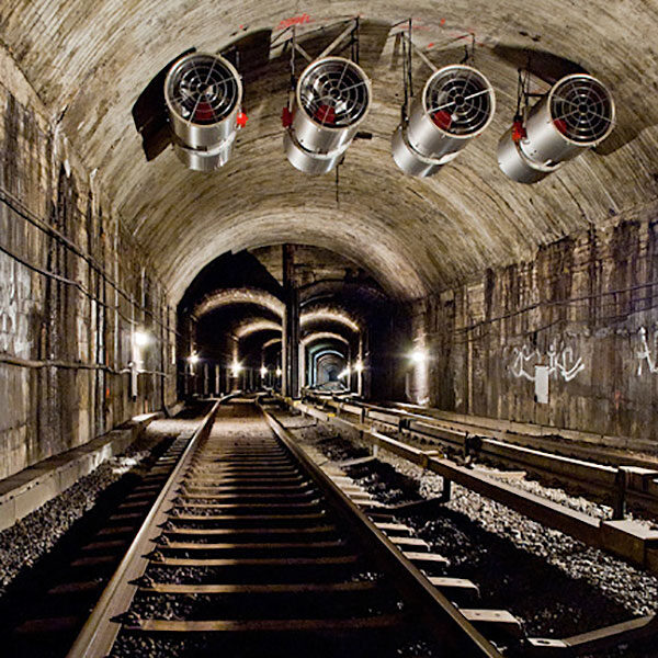Majorstutunnelen, T-banetunnel med vifter i taket. Ingenia var rådgivende ingeniør for tunnelventilasjon