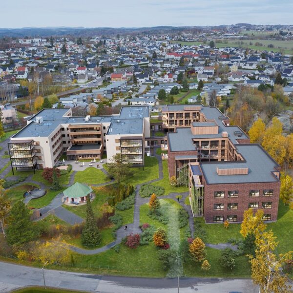Nygård sykehjem i Sandefjord, flyfoto av anlegget. Ingenia var rådgivende ingeniør for slokkeanlegg, ITB og automasjon og vann og avløp