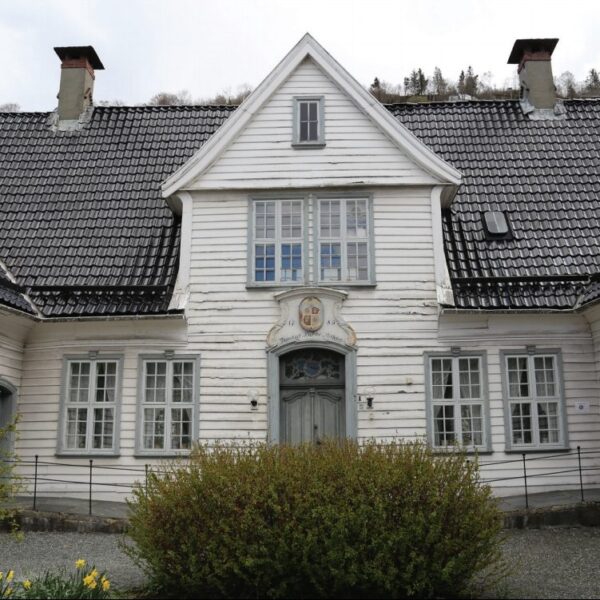 Danckert Krohn seniorsenter, hvitt trehus fra 1700-tallet. Ingenia var rådgivende ingeniør for vann og avløp
