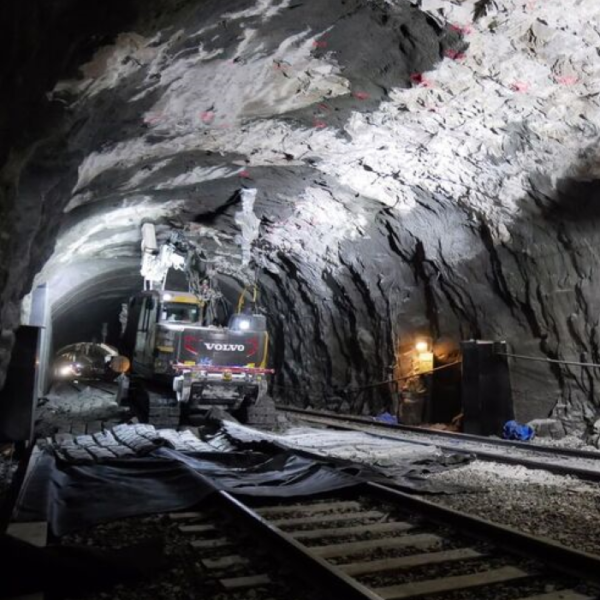 Lieråsen tunnel, arbeid i jernbanetunnel. Ingenia var rådgivende ingeniør for arbeidsmiljø