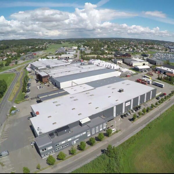 Jackon Fredrikstad, flyfoto av hovedkontor og fabrikk. Ingenia var rådgivende ingeniør for overvann og vann og avløp
