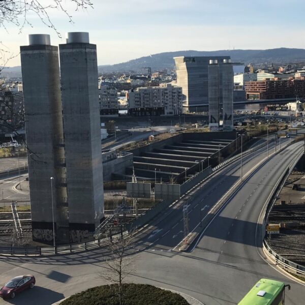 Ventilasjonstårn ved E18 Operatunnelen i Oslo. Ingenia var rådgivende ingeniør for luftkvalitet og tunnelventilasjon
