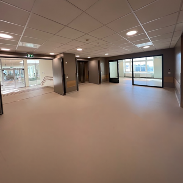 Radiumhospitalet, nytt påkoblingspunkt sett fra korridoren. Ingenia var rådgivende ingeniør for slokkeanlegg, VVS og vann og avløp