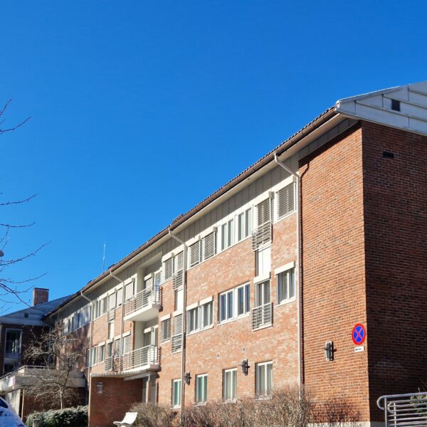Bjørkås avlastningsboliger, murbygg med tre etasjer. Ingenia var rådgivende ingeniør for VVS, vann og avløp og ITB og automasjon